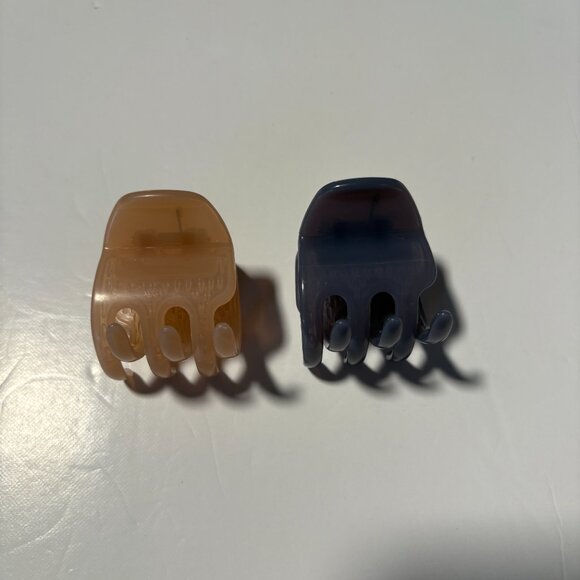 New Quo Hair Clips Pale Pink and Blue with Grippy Interior - Picture 4 of 5